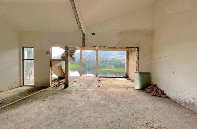 庆隆南山高尔夫国际社区叠滟岭一期5室2厅228.2㎡240万二手房图片