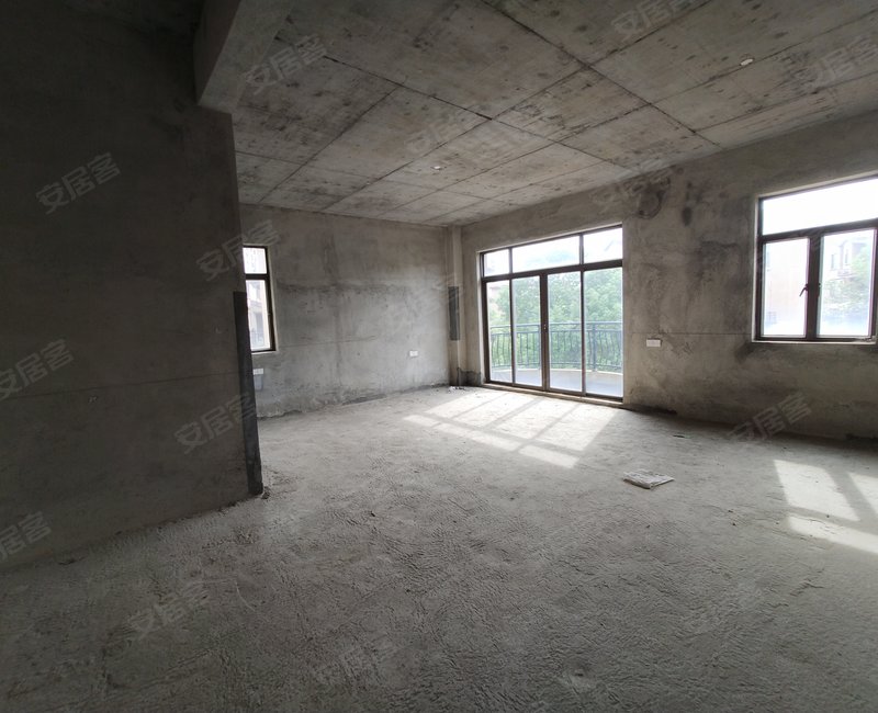 碧桂园西班牙风格别墅 362平 花园0平 带地下室 碧桂园天麓山 别墅 二手房 1350万 5室2厅 4卫 362平米 东莞安居客