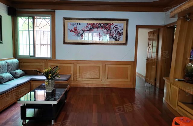 淳建新村的小三居 装修好 中间楼层 双卫 医疗配套成熟  