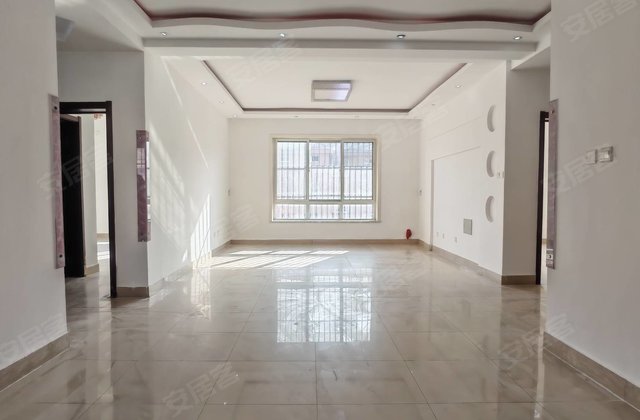 天鹅湖3室2厅146㎡49万二手房图片