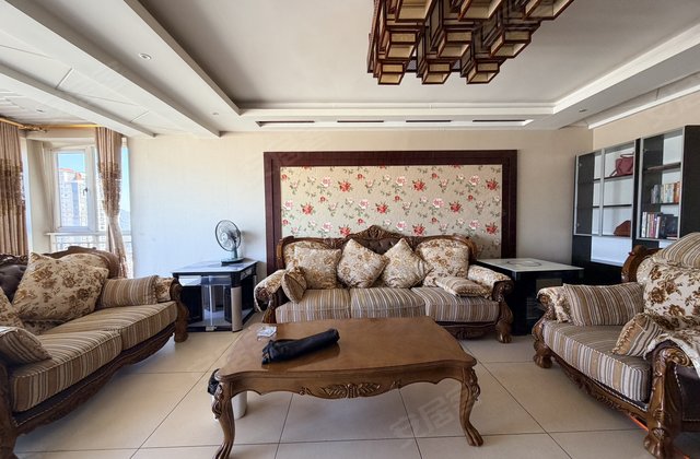 雨田大厦3室2厅160㎡70.8万二手房图片