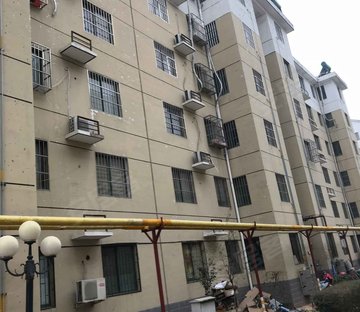 大产权 锦泰花园 中间楼层 周边配套齐全 看房有钥匙