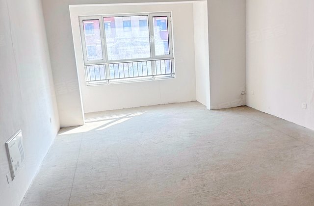 海华园 电梯洋房  位置好 三室两卫  价位可议随时看房