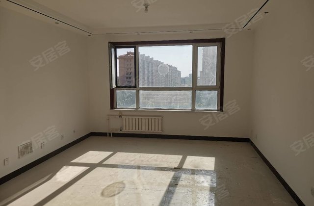 2分东平宜居房产64万6214元/㎡世尊华府电梯三室两厅两卫115平毛坯房