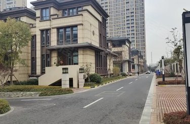 如皋游1路龙游湖一号217米如皋102路; 如皋游1路龙游湖1004米如皋109
