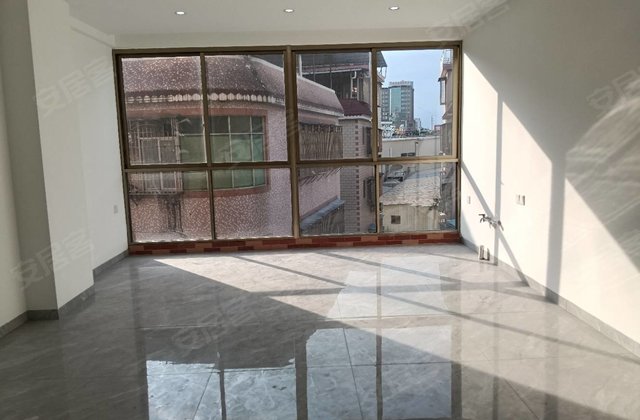 华侨城4室2厅140㎡39.8万二手房图片