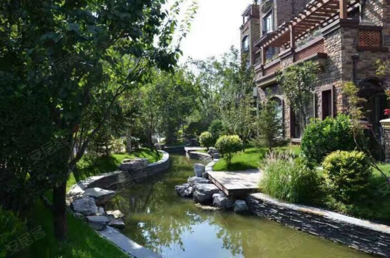 鸿坤罗纳河谷果岭墅