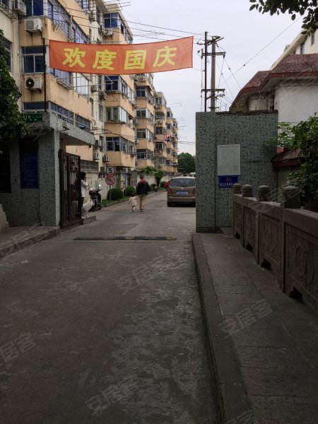 鹤坡路83弄小区 