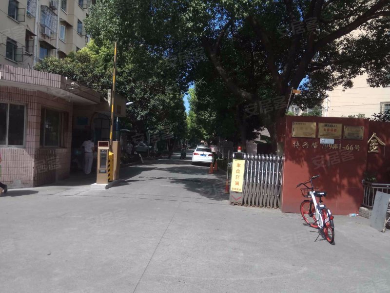 金桥新村浦三小区 