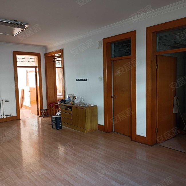 朝南小三居二楼 周边商业配套齐全 肥城丰园小区送车位