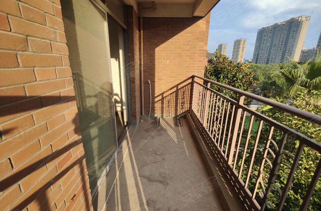 蓝湾国际花园3室2厅126㎡69.8万二手房图片