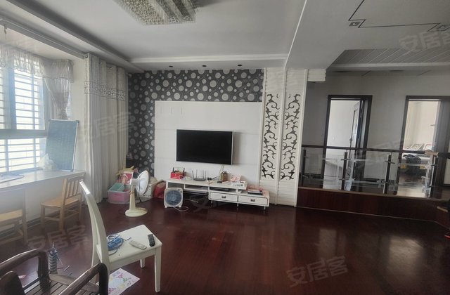 西湖苑4室2厅140㎡56万二手房图片