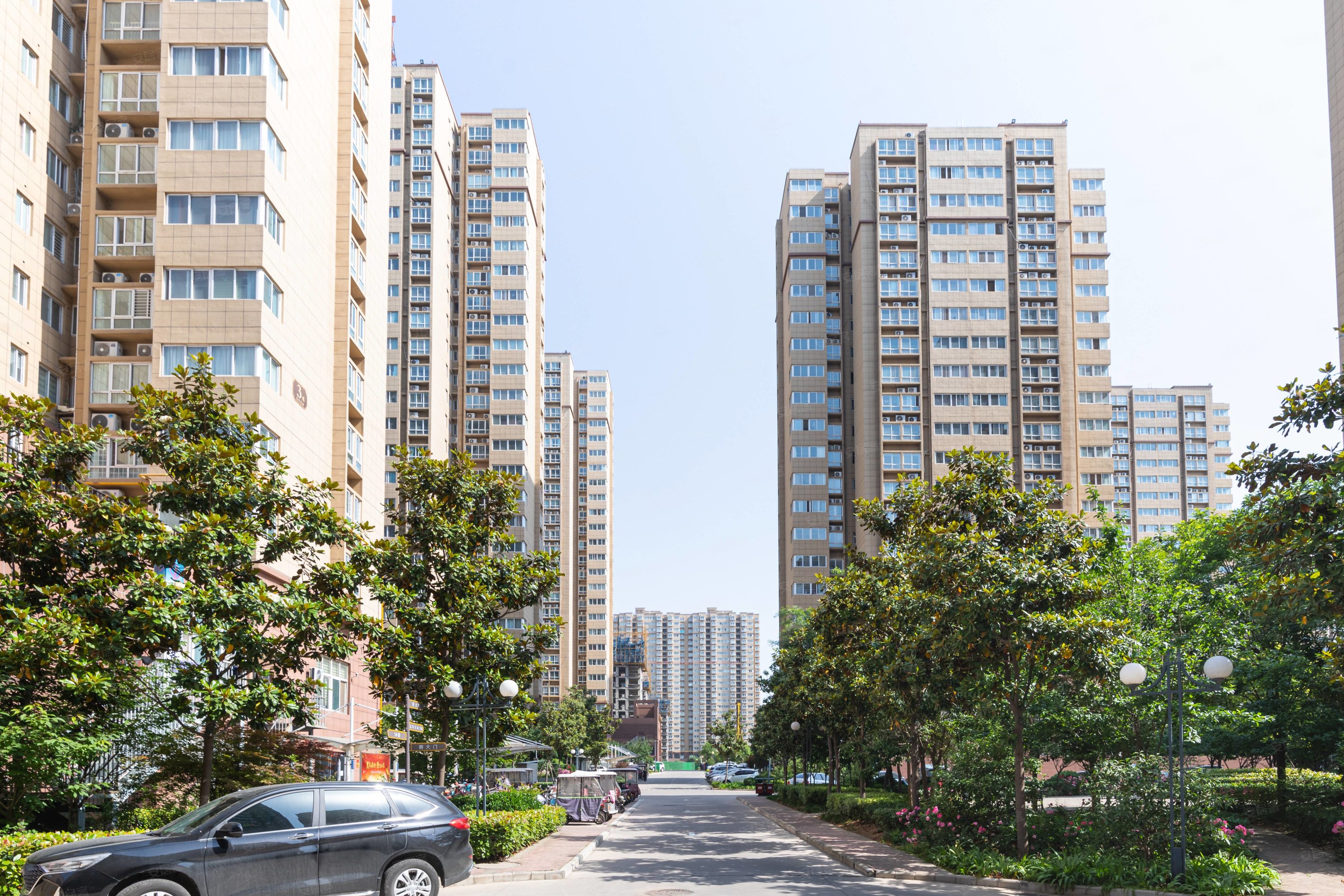 周山大道地铁口丨精装电梯双气丨大三室丨生意赔钱急售丨随时看房