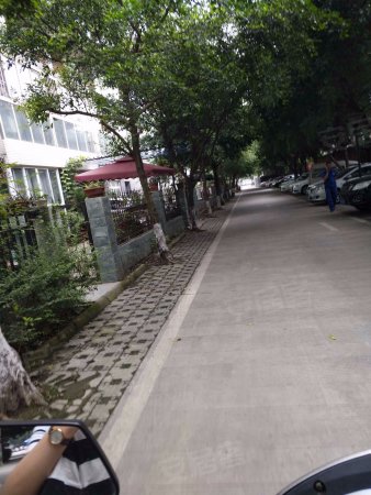 急售南熏大道站旁 电梯大套二 环境舒适 装修齐全可按揭带阳台