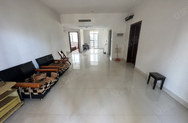 赛纳丽舍3室2厅143㎡68万二手房图片