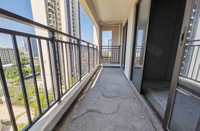 美的湾4室2厅140㎡56万二手房图片