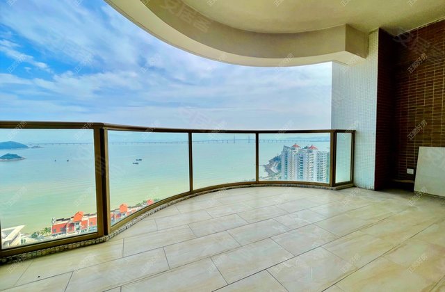 龙洲湾花园(一期)4室2厅203.5㎡348万二手房图片