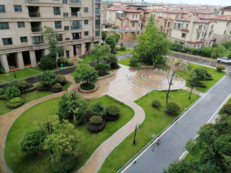 碧桂园生态城依云