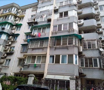 00年花园小区小高层顶复送楼台送车位,单价6字头,建明花苑二手房,1100