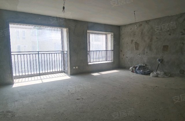 阿尔卑斯风情小镇3室2厅143.7㎡95万二手房图片