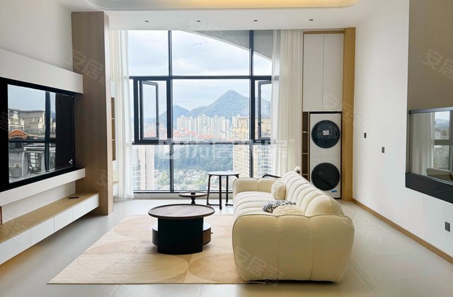 137平 南北通透 碧园花城 精装 3室 看房方便 有钥匙