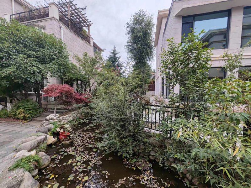 西安房产网>西安二手房>长安二手房>郭杜二手房>枫丹白露苑(别墅)>