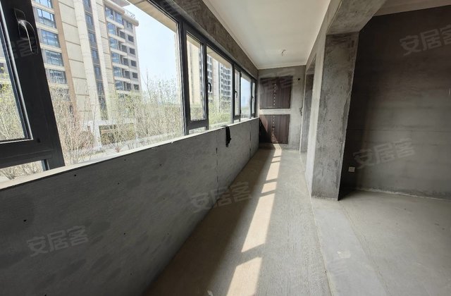 建业君临大院4室2厅3卫158㎡南北150万