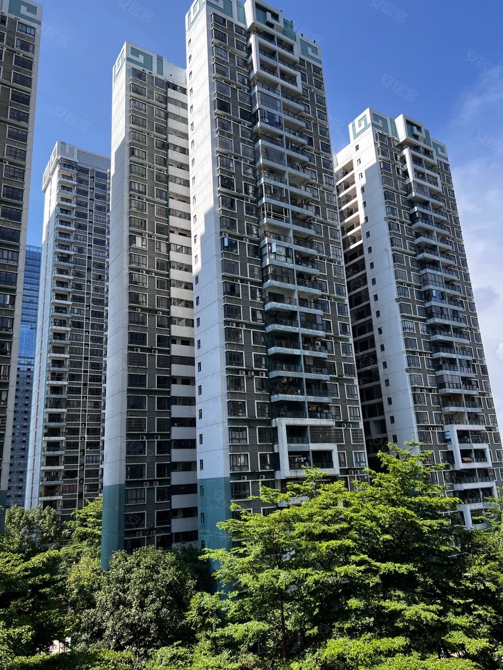 翡翠园4室2厅2卫139.3㎡东北67万