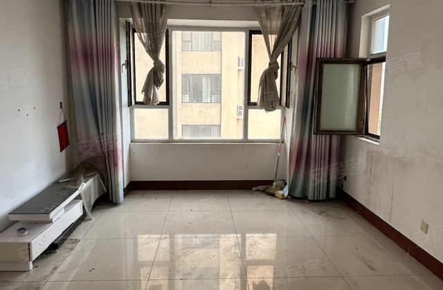 鸿基龙凤城2室2厅100㎡72万二手房图片