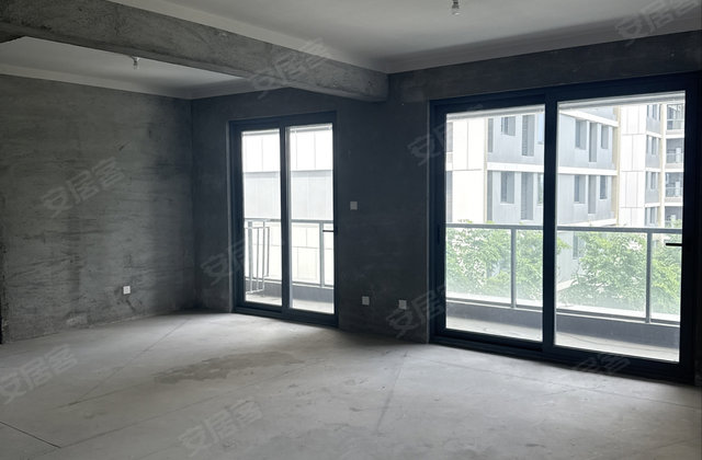 灵湖名著4室2厅130.93㎡205万二手房图片
