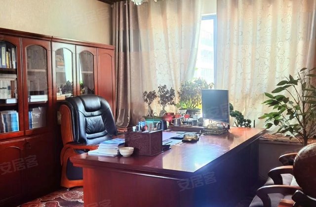 金马国际4室2厅152㎡156万二手房图片