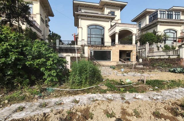 恒大金碧天下(别墅)6室3厅330㎡345万二手房图片