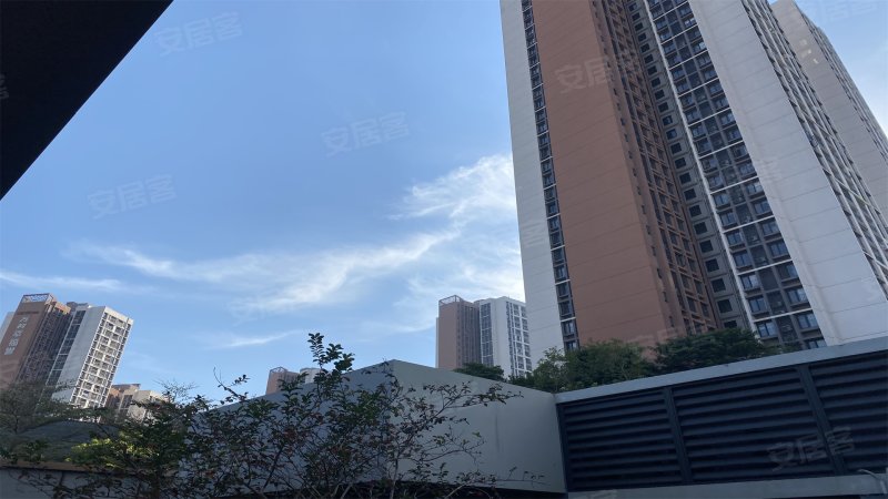 新鸿基泷景(八期)