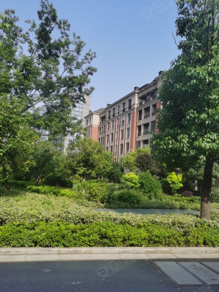 绿城桃源小镇芳菲郡