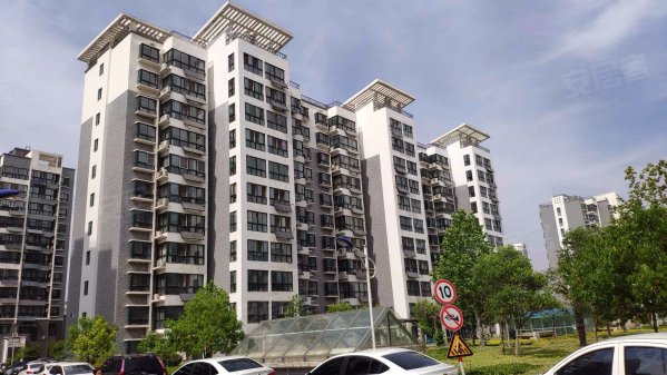 锦华苑好位置电梯房,车位储藏室3室双卫好户型好楼层有钥匙