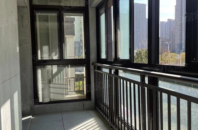 大丰大中飞达西路,近双拥路荣润晨熙府2010年建造低层(共17层)南北114