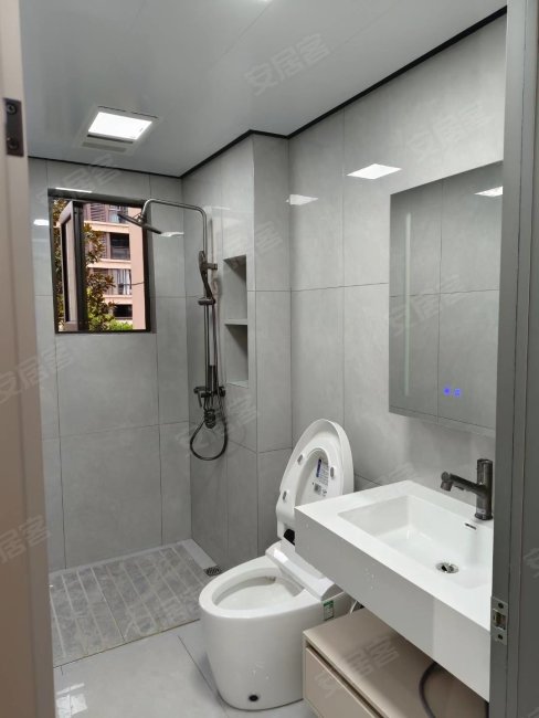 宁国高端小区观澜府人车分流前后糸统落地窗高档家装的婚房