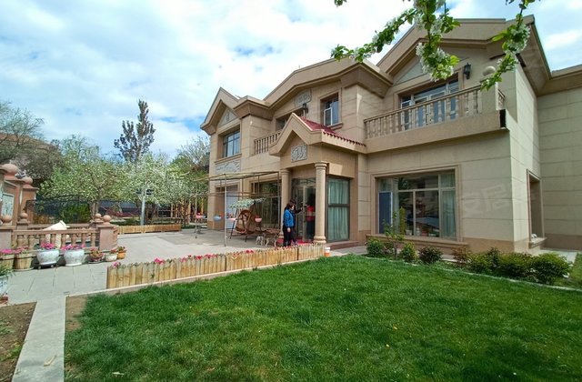 阳光花园别墅5室4厅420㎡768万二手房图片