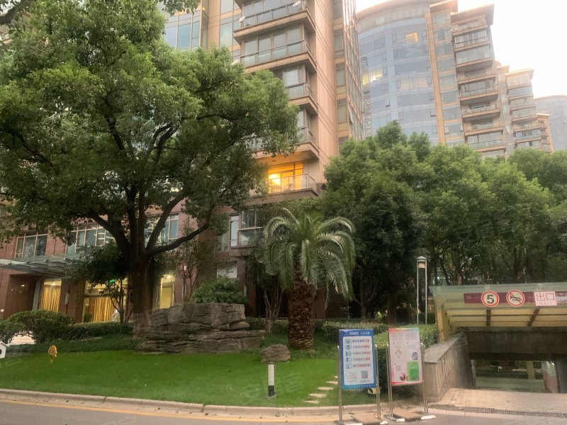中茵皇冠国际