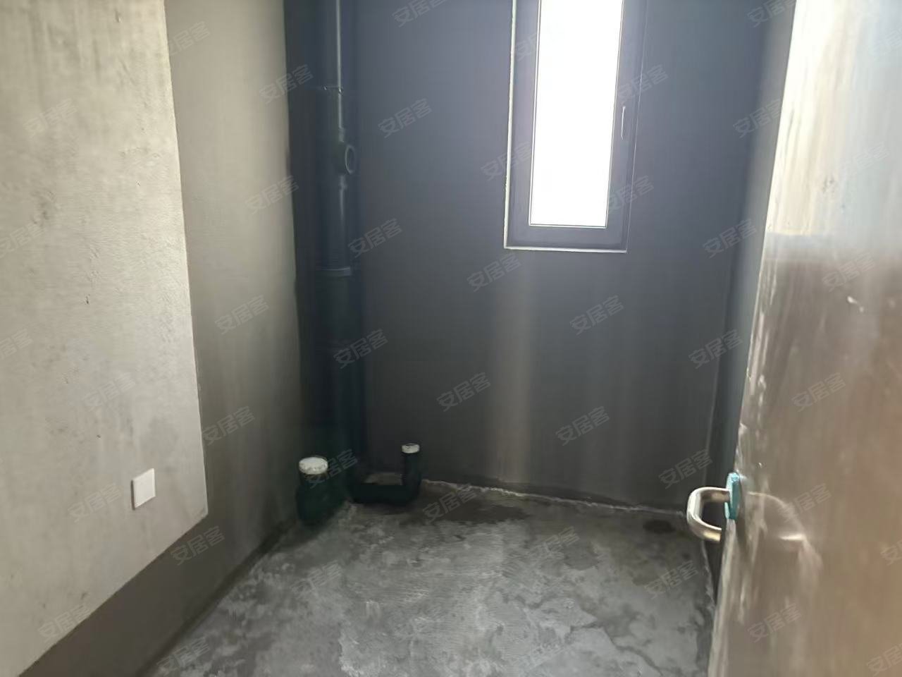 绿城沁香园4室2厅2卫143㎡南150万