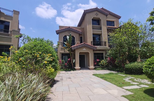 凤飞云4室2厅245㎡386万二手房图片