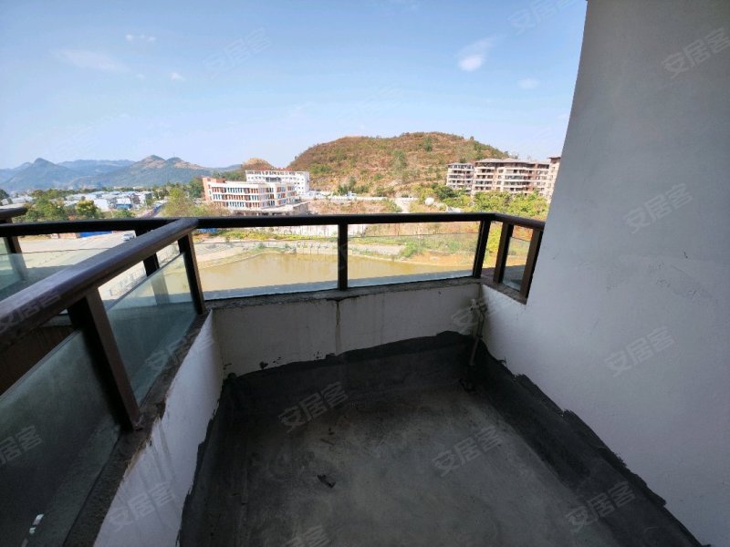 仁山公园紫荆苑4室2厅2卫158㎡南62.8万