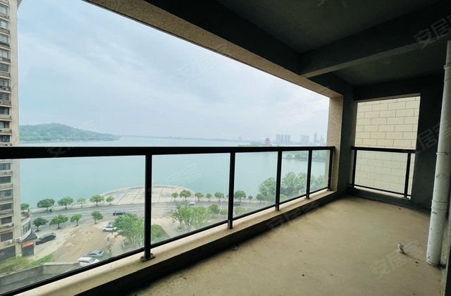 东岸翡翠城3室2厅141㎡72.8万二手房图片