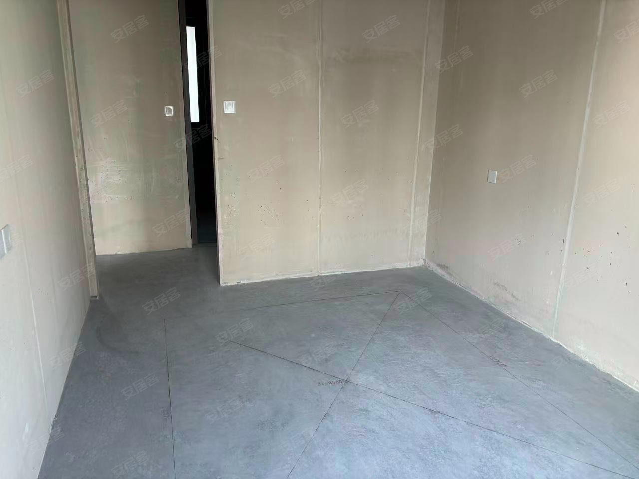 绿城沁香园4室2厅2卫143㎡南150万