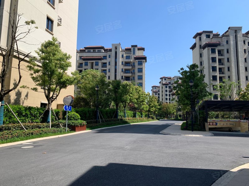 华发招商依云四季