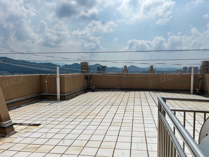 紫金财富中心4室1厅2卫123.94㎡南168万