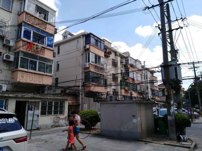 鹤坡路35弄小区 