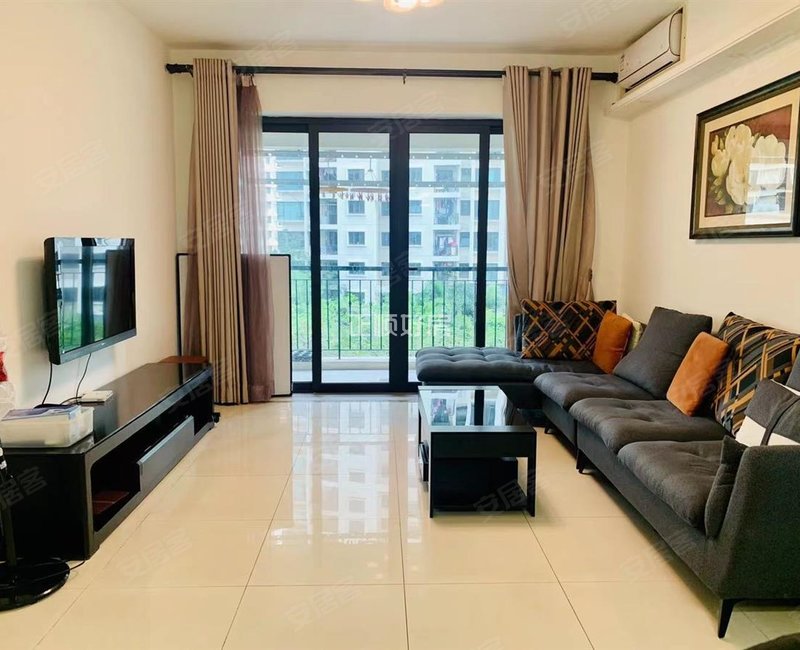 63平,华发新城三期(碧水蓝天)二手房,290万,2室2厅,1卫,92.