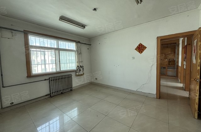 西苑小区好楼层，带储藏室，配套一小实验