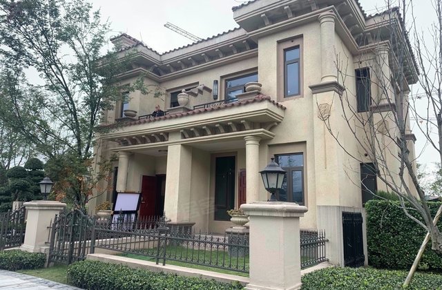 恒大双拼别墅!现退出一套!三层楼,独门独院!拼手速了!